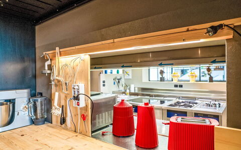 Idea 18: Interior Design, Soffitto, Pavimentazione, Illuminazione, Mobilia, Cucina, Pavimento, Controsoffitto, Lampada, Camera