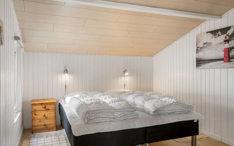 Thorsmod - 1.8Km from the Sea: Mobilia, Legna, Interior Design, Pavimentazione, Pavimento, Sedia, Camera, Soffitto, Soggiorno, Appartamento