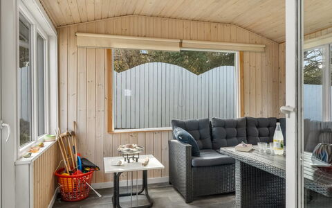 Thorsmod - 1.8Km from the Sea: Mobilia, Legna, Interior Design, Pavimentazione, Pavimento, Sedia, Camera, Soffitto, Soggiorno, Appartamento