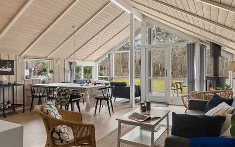 Saija - 2.1Km from the Sea: Mobilia, Interior Design, Legna, Soffitto, Sedia, Pavimentazione, Soggiorno, Pavimento, Cucina & Sala Da Pranzo Tavolo, Pavimento In Legno