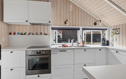 Saija - 2.1Km from the Sea: Cucina, Legna, Controsoffitto, Interior Design, Cabinetry, Elettrodomestico Da Cucina, Pavimentazione, Soffitto, Apparecchio Major, Casa