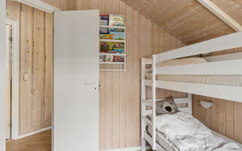 Saija - 2.1Km from the Sea: Legna, Casa, Camera Da Letto, Interior Design, Pavimento, Pavimentazione, Soffitto, Letto, Camera, Porta
