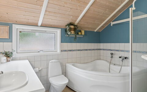 Saija - 2.1Km from the Sea: Idraulico Fixture, Interior Design, Pavimentazione, Bagno, Pavimento, Soffitto, Vasca Da Bagno, Lavello, Rubinetto, Idraulico