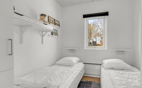 Angret - 380M from the Sea: Pavimento, Camera Da Letto, Appartamento, Soffitto, Letto, Bedding, Telaio Del Letto, Dormitorio, Congelamento, Inverno