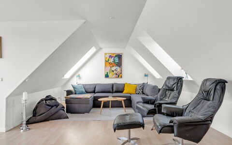 Angret - 380M from the Sea: Mobilia, Interior Design, Pavimentazione, Legna, Pavimento, Divano, Soggiorno, Camera, Illuminazione, Casa