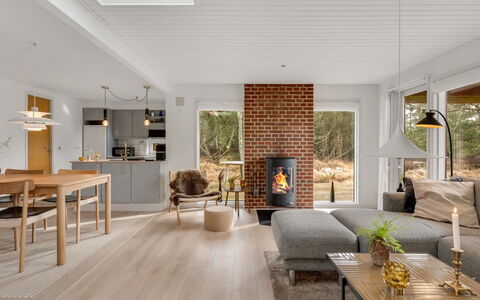 Leonor - 1.8Km from the Sea: Pavimentazione, Parete, Interior Design, Legna, Pavimento, Mobilia, Soffitto, Pavimento In Legno, Soggiorno, Casa