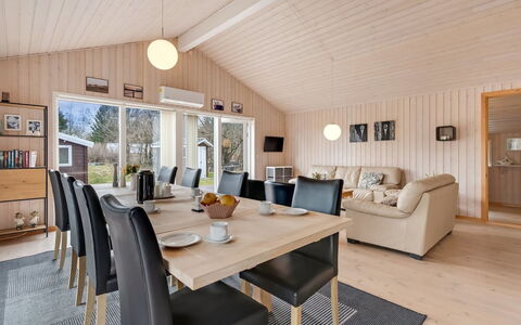Vilhelm - 7.5Km from the Sea: Legna, Casa, Soffitto, Interior Design, Mobilia, Pavimento In Legno, Cucina & Sala Da Pranzo Tavolo, Soggiorno, Latifoglie, Villetta