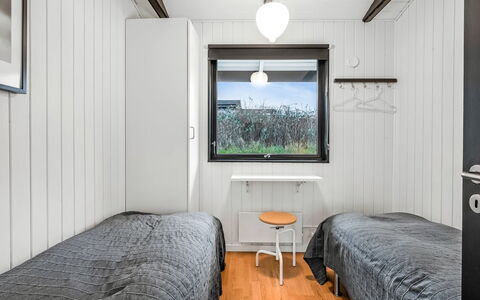 Gertina - 100M from the Sea: Camera Da Letto, Legna, Letto, Lenzuolo, Soffitto, Pavimento, Bedding, Pavimentazione, Interior Design, Telaio Del Letto