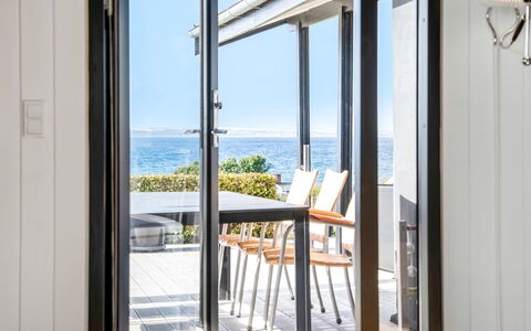 Gertina - 100M from the Sea: Legna, Pavimento, Porta, Bicchiere, Porta A Casa, Mare, Latifoglie, Sedia, Shade, Oceano