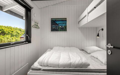 Gertina - 100M from the Sea: Camera Da Letto, Letto, Lenzuolo, Bedding, Telaio Del Letto, Soffitto, Biancheria, Letto A Castello, Cuscino, Lancia Cuscino