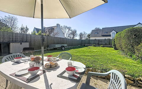 Maison Aristide Briand: Mobilia, Mobili Da Esterno, Sedia, Tavolo, Tavolo Esterno, Cucina & Sala Da Pranzo Tavolo, Giardino, Shade, Landscaping, Backyard