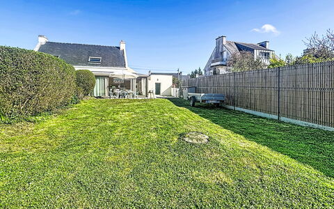 Maison Aristide Briand: Erba, Arbusto, Casa, Zona Residenziale, Casa, Tetto, Lotto, Giardino, Groundcover, Prato