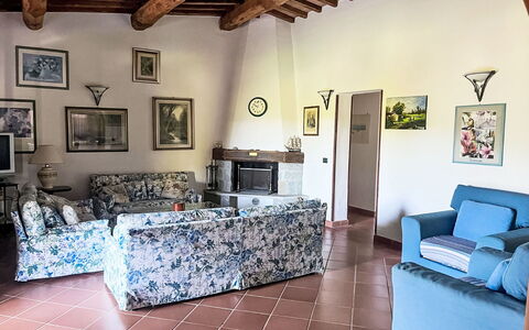 Villa Cecilia: Mobilia, Parete, Pavimentazione, Interior Design, Camera, Divano, Pavimento, Tavolo, Soggiorno, Casa
