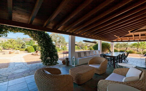 Villa Ophelia: Mobilia, Sedia, Tavolo, Shade, Mobili Da Esterno, Ricorrere, Tavolo Esterno, Soffitto, Cucina & Sala Da Pranzo Tavolo, Giardino