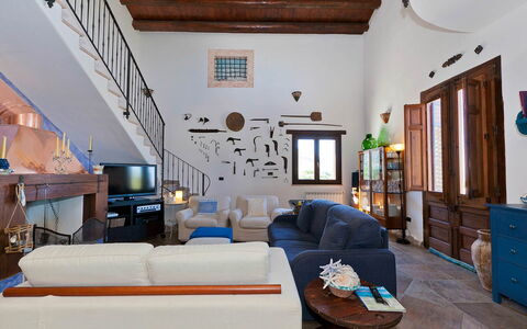 Villa Ophelia: Mobilia, Parete, Interior Design, Pavimentazione, Divano, Sedia, Soggiorno, Tavolo, Pavimento, Casa