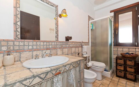 Villa Ophelia: Idraulico Fixture, Interior Design, Pavimentazione, Pavimento, Lavello, Soffitto, Lavandino Del Bagno, Bagno, Rubinetto, Piastrella