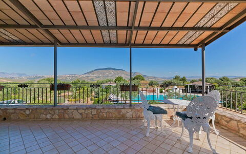 Villa Ophelia: Mobilia, Sedia, Shade, Mobili Da Esterno, Piscina, Ricorrere, Portico, Eco Hotel, Struttura Esterna, Terrazza