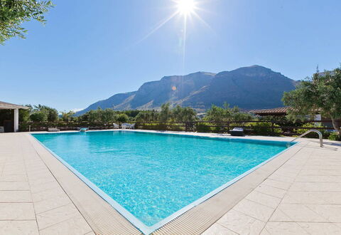 Villa Ophelia: Acqua, Piscina, Geografia Montane, Montagna, Ricorrere, Catena Montuosa, Tempo Libero, Eco Hotel, Resort Citta ', Mobili Da Esterno