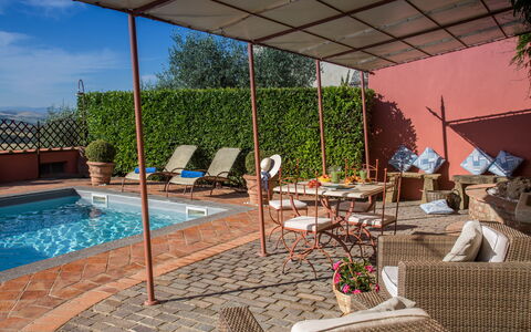 Villa Camelia: Piscina, Mobilia, Mobili Da Esterno, Sedia, Vaso Di Fiori, Ricorrere, Ombrello, Tavolo, Tavolo Esterno, Lettino