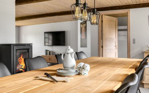 Nette - 15Km from the Sea: Mobilia, Interior Design, Pavimentazione, Legna, Soffitto, Lampada, Cucina & Sala Da Pranzo Tavolo, Tavolo, Pavimento, Sala Da Pranzo