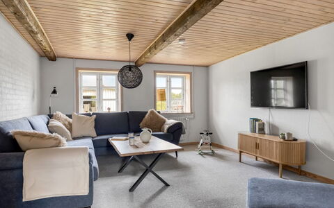 Nette - 15Km from the Sea: Mobilia, Interior Design, Pavimentazione, Legna, Divano, Pavimento, Soffitto, Soggiorno, Casa, Camera