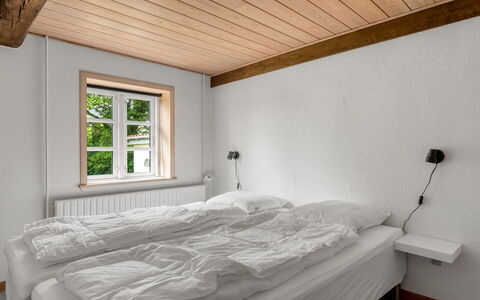 Nette - 15Km from the Sea: Parete, Legna, Camera Da Letto, Soffitto, Interior Design, Pavimentazione, Letto, Pavimento, Bedding, Lenzuolo