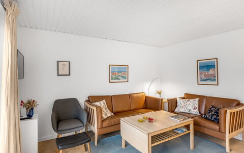 Heida - 1.5Km from the Sea: Mobilia, Interior Design, Pavimentazione, Divano, Pavimento, Legna, Soffitto, Soggiorno, Camera, Tavolo