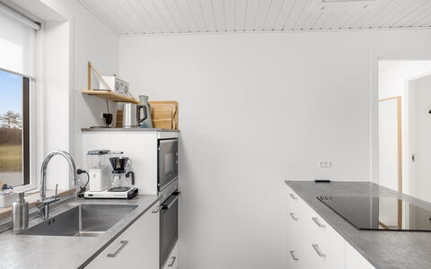 Heida - 1.5Km from the Sea: Cucina, Controsoffitto, Interior Design, Pavimentazione, Soffitto, Legna, Elettrodomestico Da Cucina, Cabinetry, Elettrodomestico, Pavimento