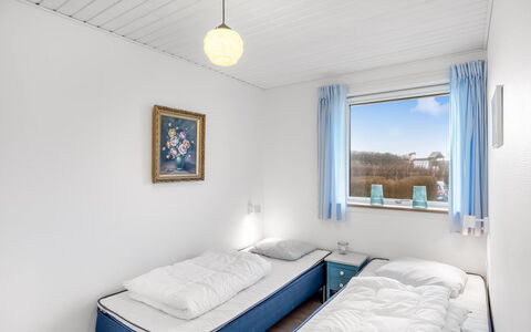 Heida - 1.5Km from the Sea: Camera Da Letto, Letto, Bedding, Lenzuolo, Telaio Del Letto, Materasso, Illuminazione Diurna, Hotel, Congelamento, Dormitorio