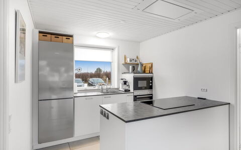 Heida - 1.5Km from the Sea: Cucina, Legna, Pavimentazione, Elettrodomestico Da Cucina, Pavimento, Soffitto, Controsoffitto, Apparecchio Major, Interior Design, Cabinetry