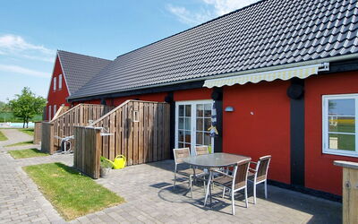 Hinrich - 4.5Km from the Sea