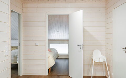 Villa Lumo: Pavimentazione, Pavimento, Legna, Pavimento In Legno, Soffitto, Interior Design, Porta, Pavimento Laminato, Casa, Latifoglie