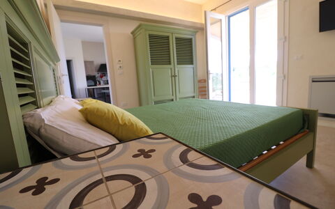 Elegante Villa Casale 50: Mobilia, Letto, Camera Da Letto, Interior Design, Pavimento, Pavimentazione, Legna, Lenzuolo, Bedding, Camera