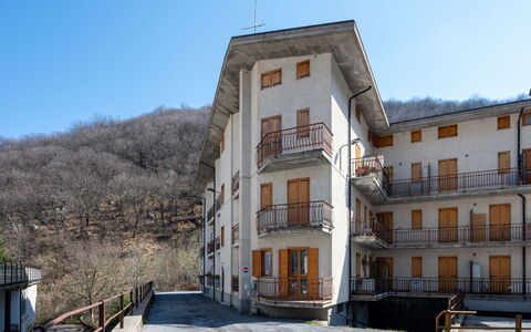 Ai Piedi del Monte: Insediamento Umano, Appartamento, Balcone, Paesino Di Montagna