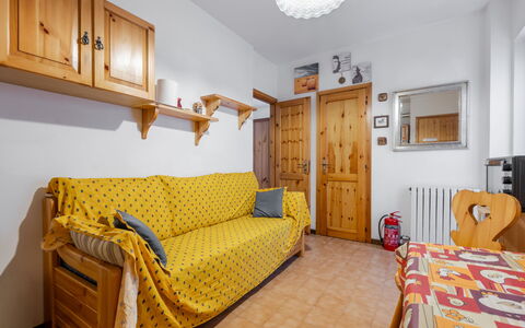 Ai Piedi del Monte: Mobilia, Legna, Camera, Interior Design, Appartamento, Casa, Color Legno, Cabinetry, Latifoglie, Pavimento In Legno