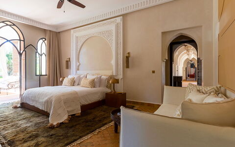 Villa Kanza: Interior Design, Mobilia, Pavimentazione, Pavimento, Camera Da Letto, Illuminazione, Camera, Casa, Letto, Lenzuolo