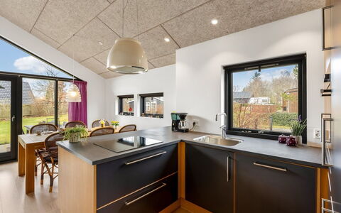 Anttoni - 350M from the Sea: Cucina, Controsoffitto, Interior Design, Mobilia, Pavimentazione, Legna, Elettrodomestico Da Cucina, Soffitto, Pavimento, Cabinetry