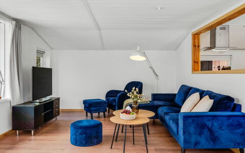 Stefana - from the Sea: Mobilia, Parete, Divano, Interior Design, Legna, Pavimentazione, Pavimento, Soggiorno, Casa, Camera