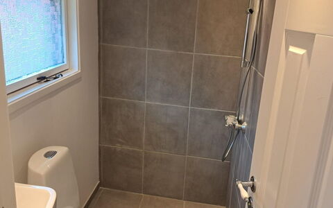 Stefana - from the Sea: Bagno, Toilet Seat, Gabinetto, Idraulico Fixture, Parete, Pavimentazione, Pavimento, Idraulico, Interior Design, Piastrella