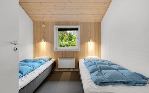 Erikka - 40Km from the Sea: Camera Da Letto, Legna, Letto, Soffitto, Bedding, Interior Design, Lenzuolo, Casa, Telaio Del Letto, Camera