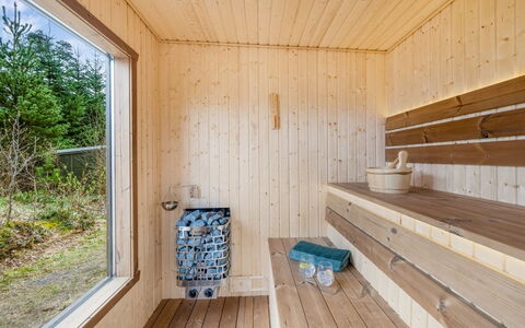 Anu - 2Km to the Fjord: Mobilia, Legna, Interior Design, Pavimentazione, Pavimento, Sedia, Camera, Soffitto, Soggiorno, Appartamento