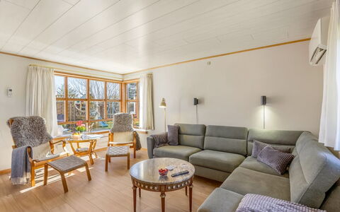 Elza - 700M from the Sea: Mobilia, Interior Design, Pavimentazione, Pavimento, Divano, Pavimento In Legno, Legna, Soggiorno, Soffitto, Camera