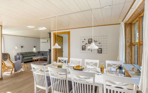 Elza - 700M from the Sea: Interior Design, Pavimentazione, Mobilia, Legna, Pavimento, Soffitto, Sala Da Pranzo, Lampada, Pavimento In Legno, Cucina & Sala Da Pranzo Tavolo