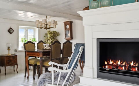 Jule - 1.5Km from the Sea: Focolare, Interior Design, Mobilia, Pavimentazione, Pavimento In Legno, Soggiorno, Pavimento, Latifoglie, Camino, Materiali Naturali