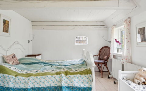Jule - 1.5Km from the Sea: Mobilia, Camera Da Letto, Interior Design, Parete, Letto, Legna, Soffitto, Biancheria, Bedding, Lenzuolo