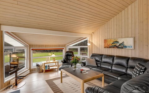 Aswaldi - 1.5Km from the Sea: Legna, Soffitto, Interior Design, Divano, Casa, Soggiorno, Camera, Villetta, Latifoglie