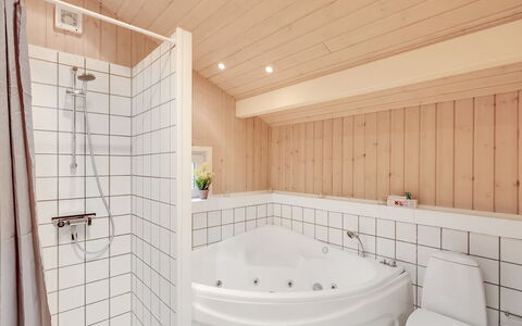 Aswaldi - 1.5Km from the Sea: Interior Design, Idraulico Fixture, Pavimentazione, Legna, Pavimento, Vasca Da Bagno, Bagno, Soffitto, Camera, Idraulico