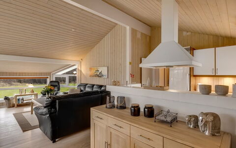 Aswaldi - 1.5Km from the Sea: Interior Design, Mobilia, Pavimentazione, Legna, Soffitto, Lampada, Pavimento, Camera, Cucina, Pavimento In Legno