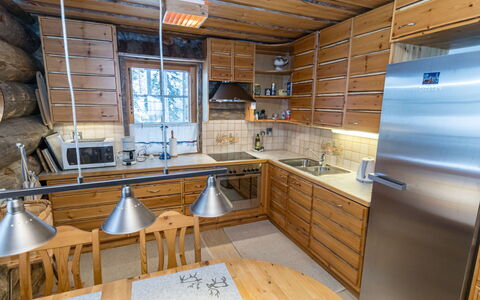 Rukastuga: Cucina, Legna, Controsoffitto, Pavimentazione, Soffitto, Cabinetry, Interior Design, Elettrodomestico Da Cucina, Apparecchio Major, Pavimento