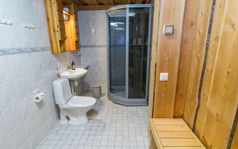 Rukastuga: Pavimentazione, Legna, Pavimento, Idraulico Fixture, Camera, Interior Design, Porta, Idraulico, Color Legno, Bagno